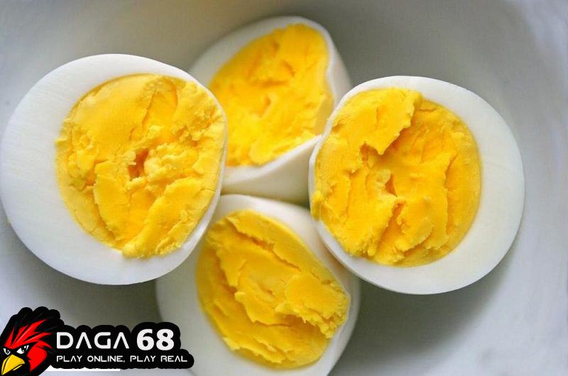 Trong lòng đỏ trứng chứa rất nhiều vitamin